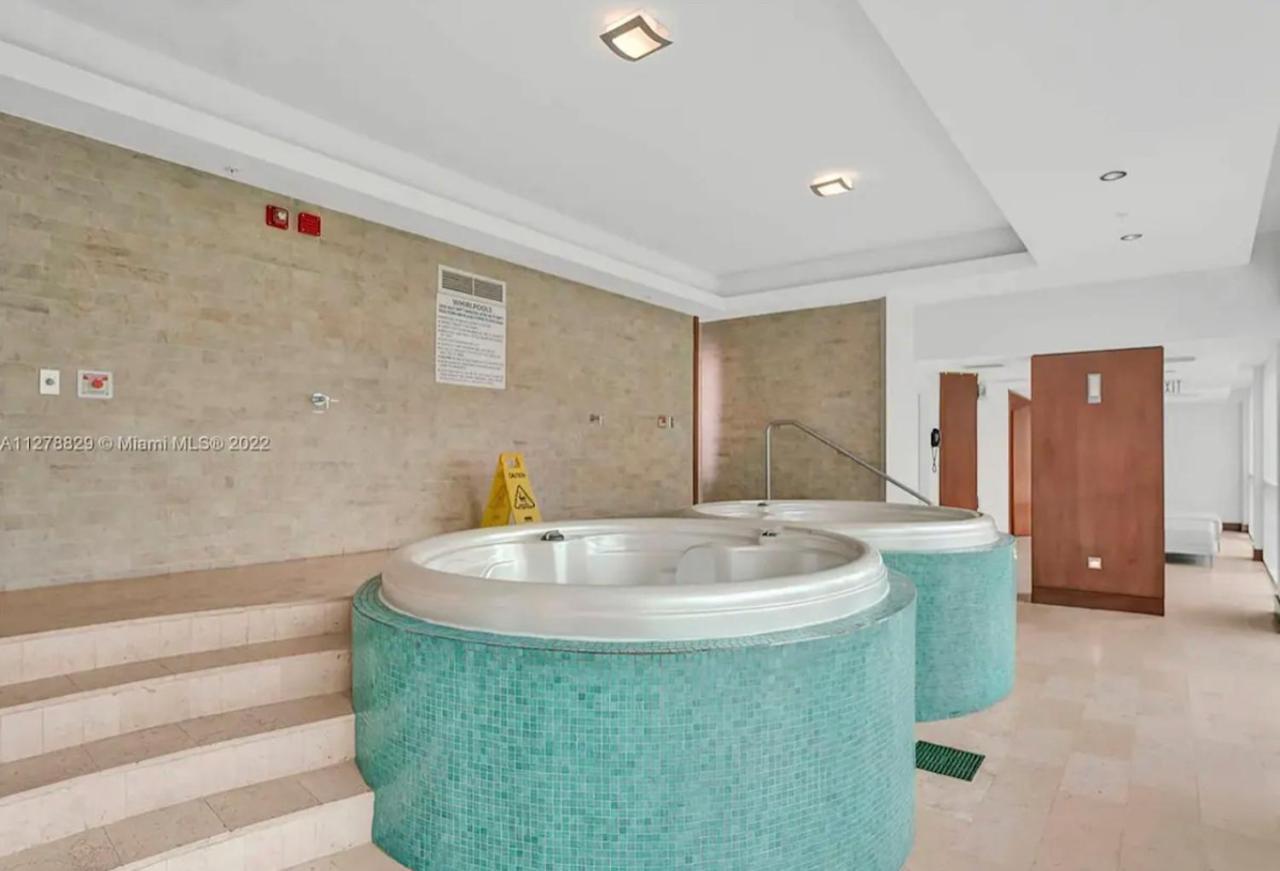 Iconic 2 Bedroom Loft Brickell-Stunning Views ไมอามี ภายนอก รูปภาพ